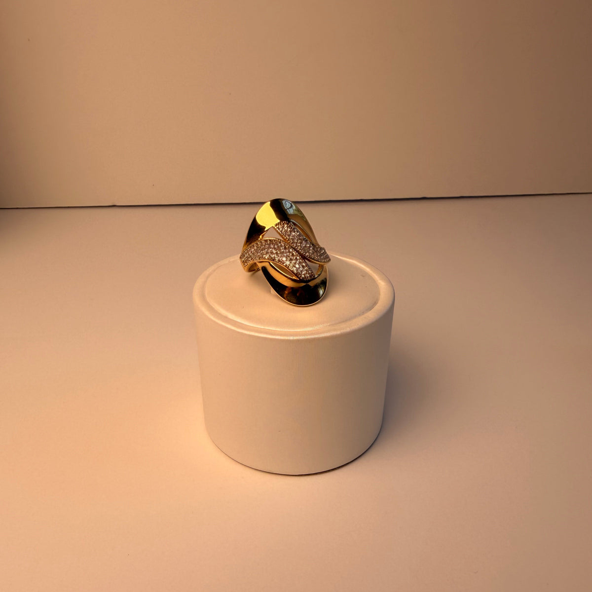 Women's 14K Gold Oval Ring with Zirconia Bands